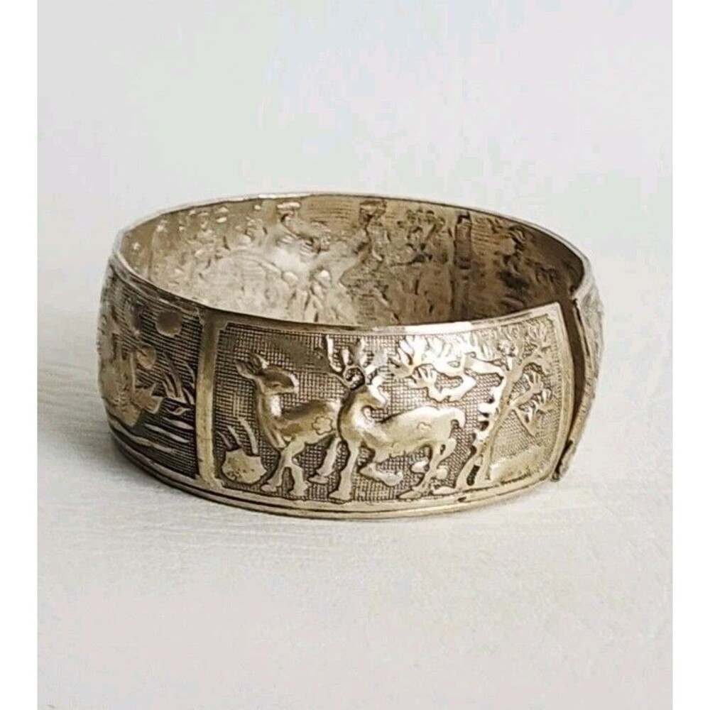 Miao Silver Tone Bangle with repoussé Depicting Birds and Deer In Nature Vintage - Picture 2 of 5